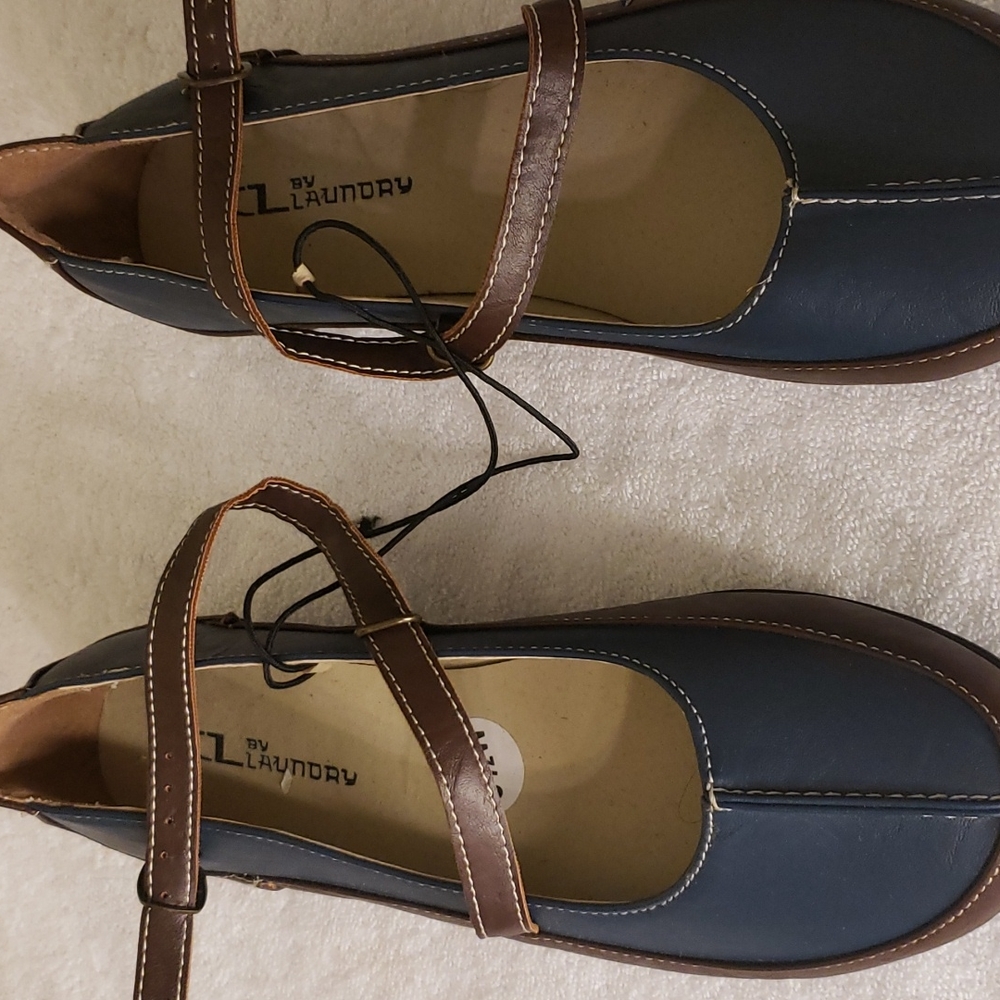 CL By LAUNDRY Leather Canvas Shoes